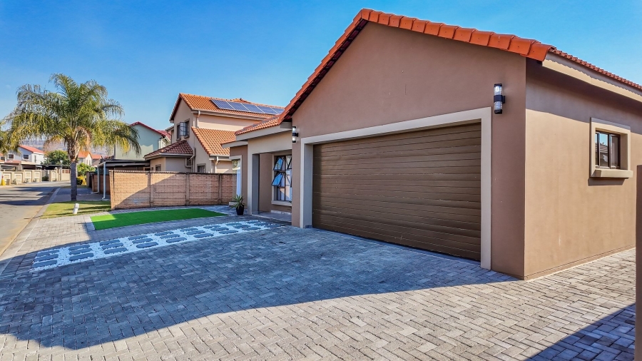 4 Bedroom Property for Sale in Waterkloof East North West